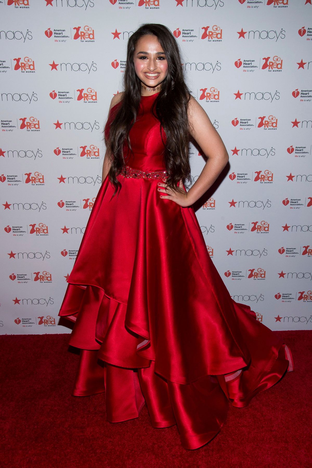 Jazz Jennings vai à Red Dress Collection 2017